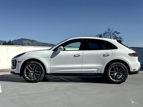 2022 Porsche Macan 