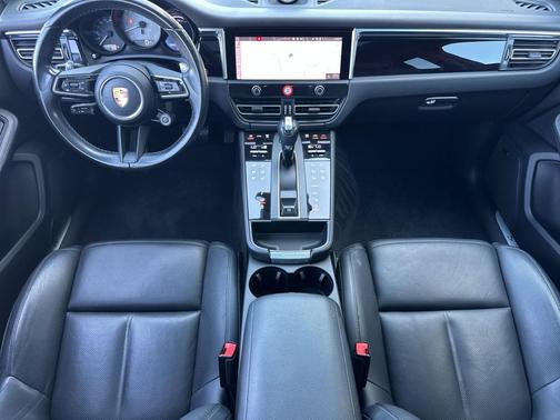 Night Blue Metallic 2022 Porsche Macan Macan