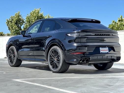 CHROMITE 2026 Porsche Cayenne GTS