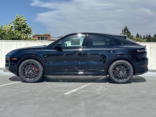 CHROMITE 2026 Porsche Cayenne GTS