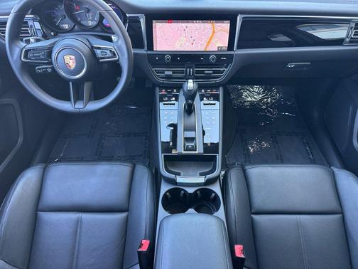 Dolomite Silver Metallic 2026 Porsche Macan Macan