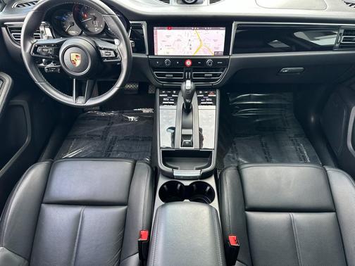2022 Porsche Macan 
