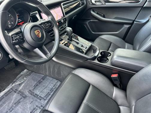 2022 Porsche Macan 