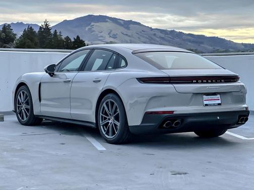 2026 Porsche Panamera 
