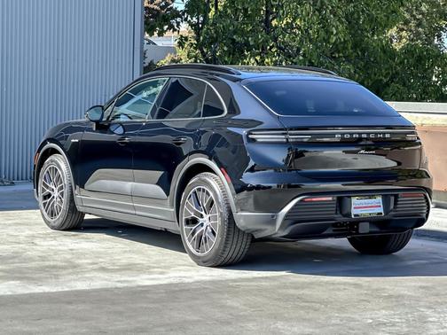 2025 Porsche Macan Electric