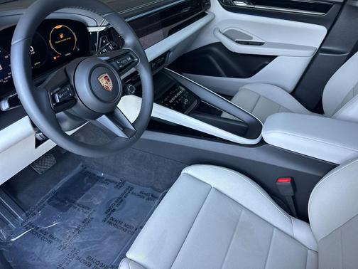 2025 Porsche Macan Electric