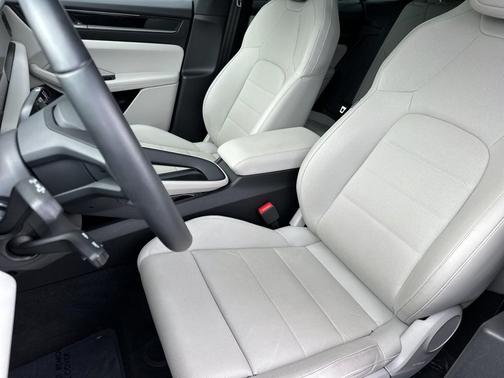 2025 Porsche Macan Electric