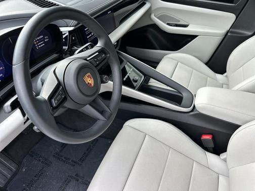 2025 Porsche Macan Electric