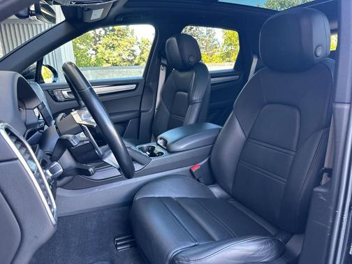2023 Porsche Cayenne Platinum Edition