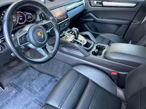 2023 Porsche Cayenne Platinum Edition