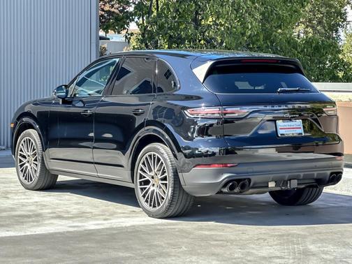 2023 Porsche Cayenne Platinum Edition
