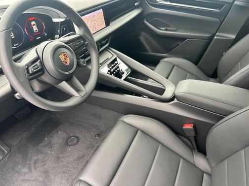 2025 Porsche Macan Electric