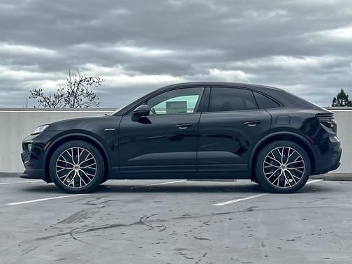 2025 Porsche Macan Electric
