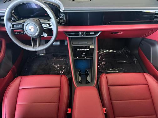 2025 Porsche Macan 4