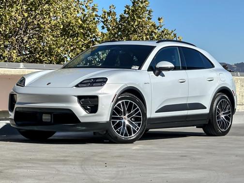 2025 Porsche Macan 4
