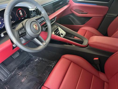 2025 Porsche Macan 4