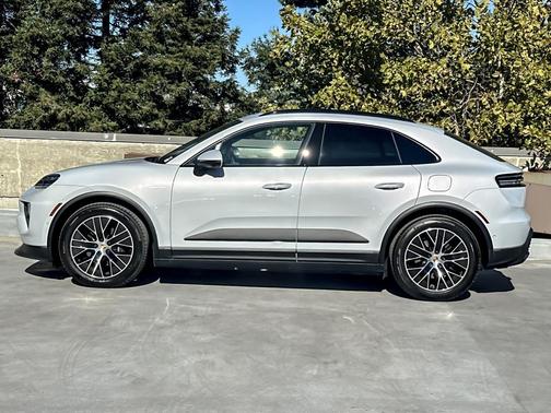2025 Porsche Macan 4