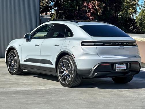 2025 Porsche Macan 4