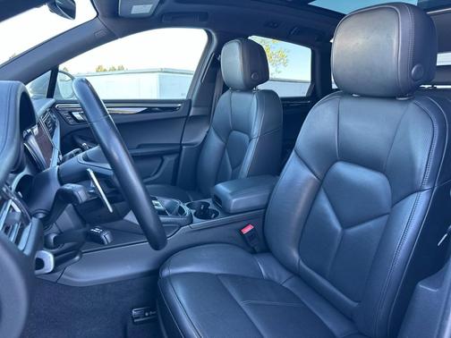 2022 Porsche Macan S