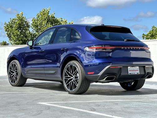 GENTIAN BLUE 2026 Porsche Macan Macan
