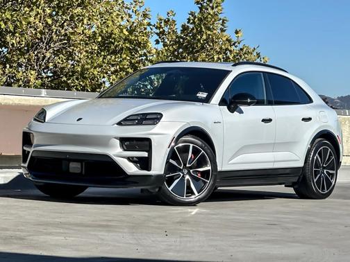 2025 Porsche Macan Turbo