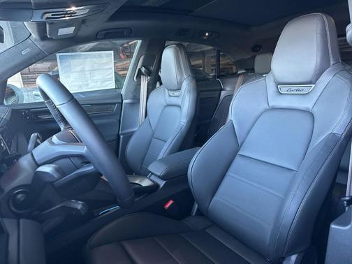 2025 Porsche Macan Turbo