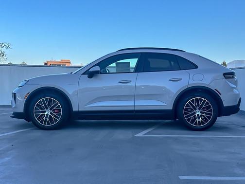 2025 Porsche Macan 4S