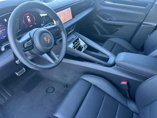 2025 Porsche Macan 4S