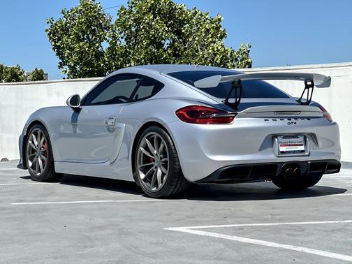 Guards Red 2016 Porsche Cayman GT4