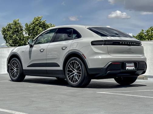 Chalk 2026 Porsche Macan Macan Electric