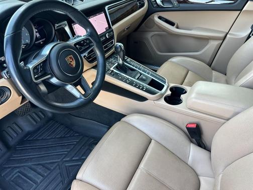 Carrara White Metallic 2020 Porsche Macan Macan
