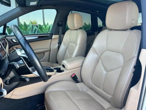 Carrara White Metallic 2020 Porsche Macan Macan
