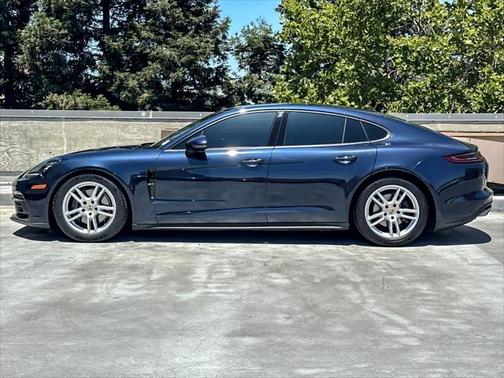 2017 Porsche Panamera Base