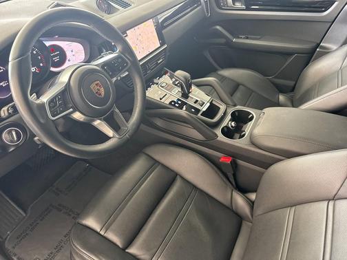 Moonlight Blue Metallic 2023 Porsche Cayenne Platinum Edition