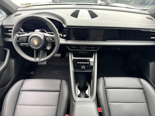 2026 Porsche Macan 4