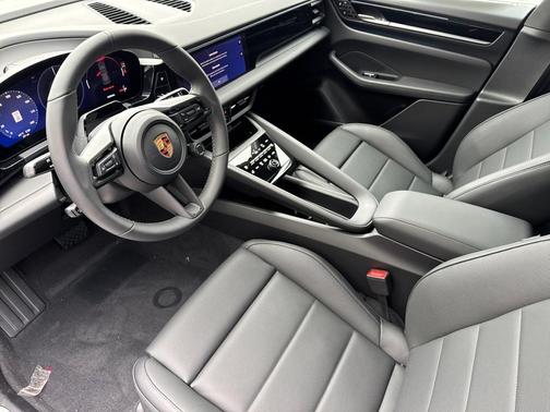 2026 Porsche Macan 4