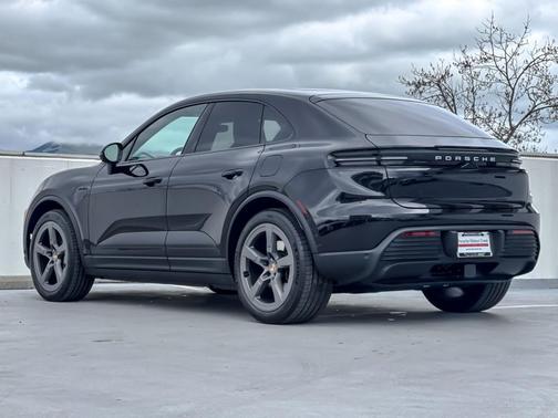 2026 Porsche Macan 4