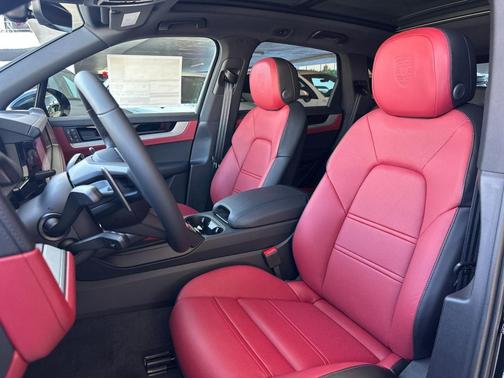 CHROMITE BLACK MET 2026 Porsche Cayenne Cayenne
