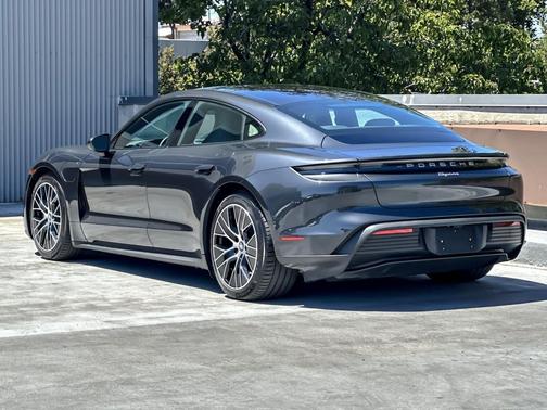 2022 Porsche Taycan