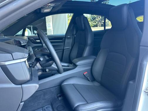 2025 Porsche Macan 4S