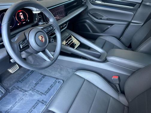 2025 Porsche Macan 4S