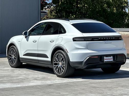 2025 Porsche Macan 4S