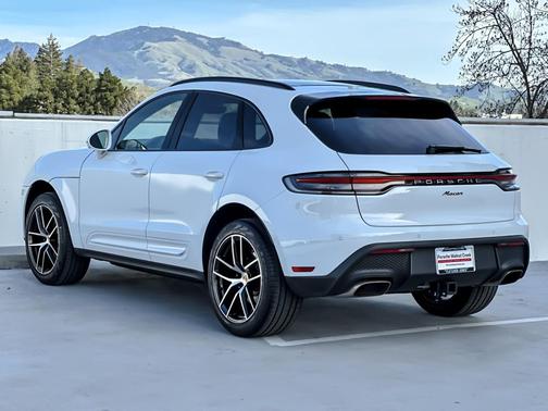 2025 Porsche Macan 