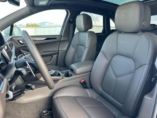 2025 Porsche Macan 