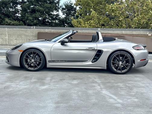 2023 Porsche 718 Boxster T
