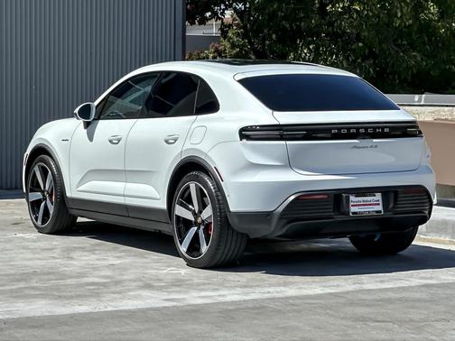 2025 Porsche Macan 4S