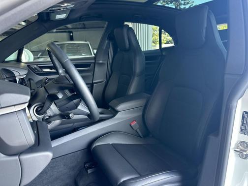 2025 Porsche Macan 4S