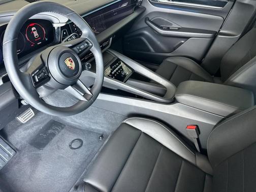 2025 Porsche Macan 4S
