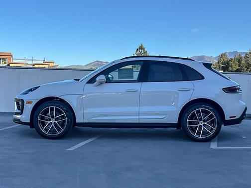 2026 Porsche Macan 