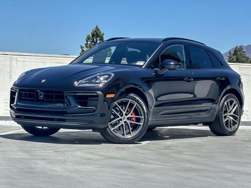 Jet Black Metallic 2026 Porsche Macan Macan